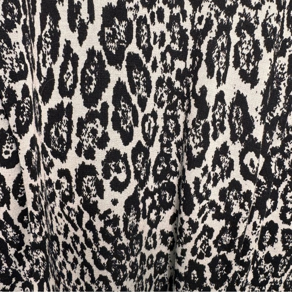 Torrid Grey Leopard Studio Knit Peplum Top Size 1X NWT - Picture 5 of 9